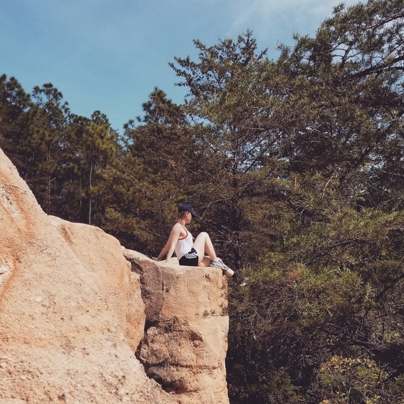 Meet your Posher, Caitlin - Picture 4 of 4